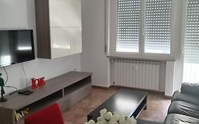 Love House - Apartment On The Beach